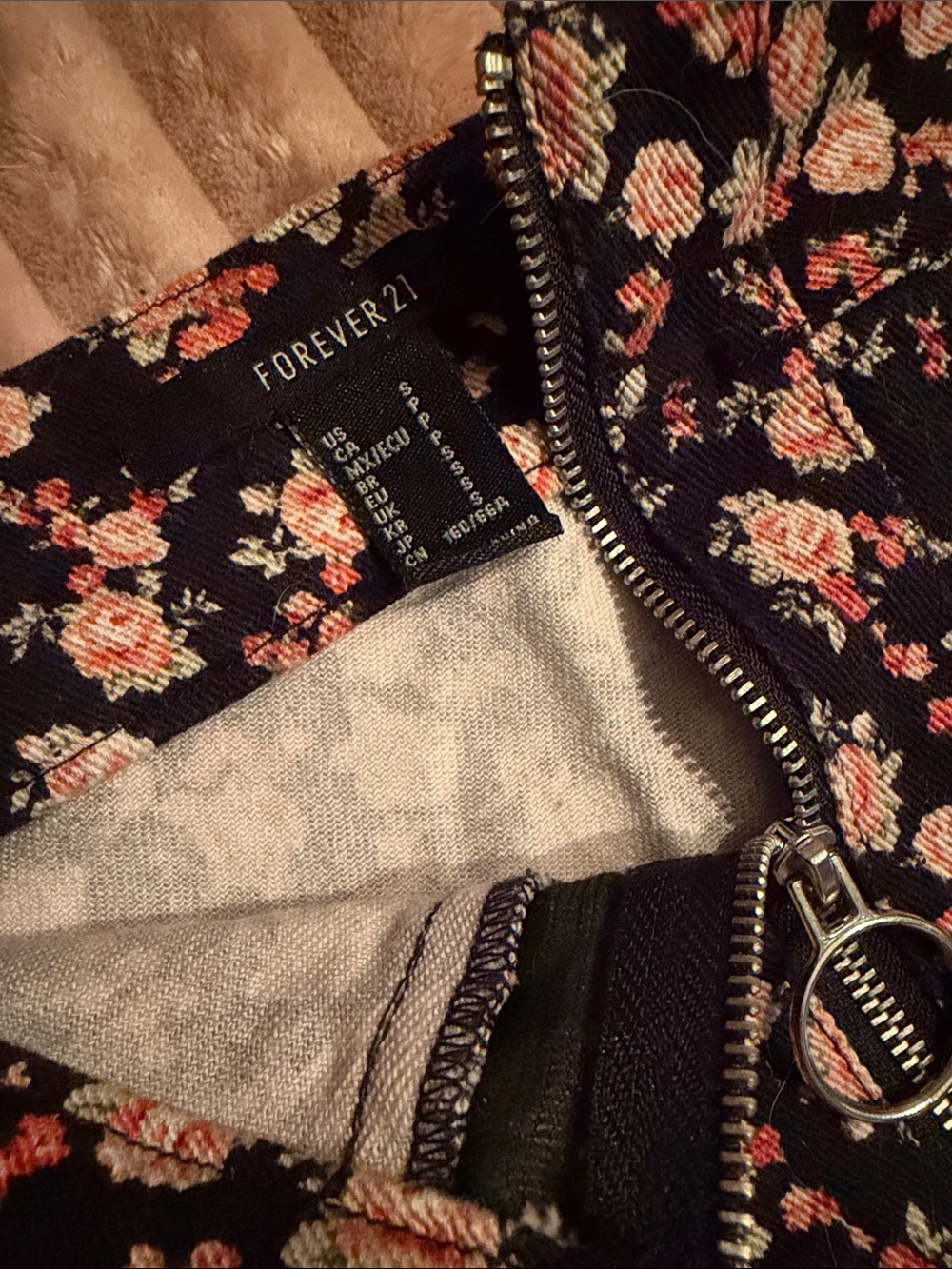 Forever 21 Black Floral Front Zip Jean Mini Skirt 🌺